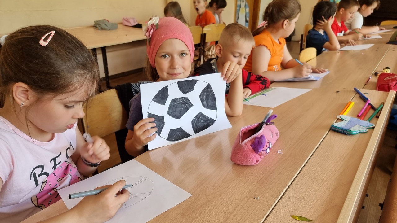 "ЛЕТО с футбольным мячом".